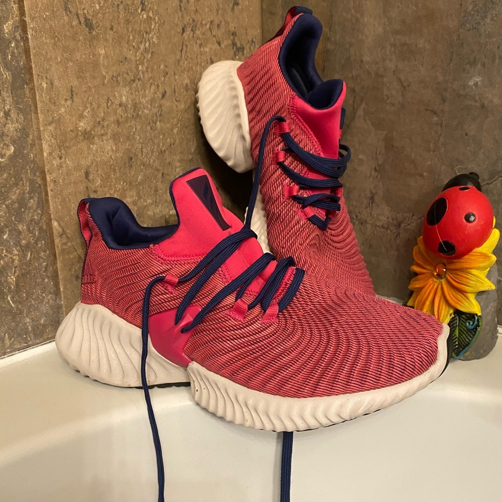 Woman & Kids cute Pink Athletic Sneakers with Navy Accents size 7